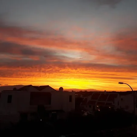 Lovely Cristianos Heated Pool サンタクルスデテネリフェ