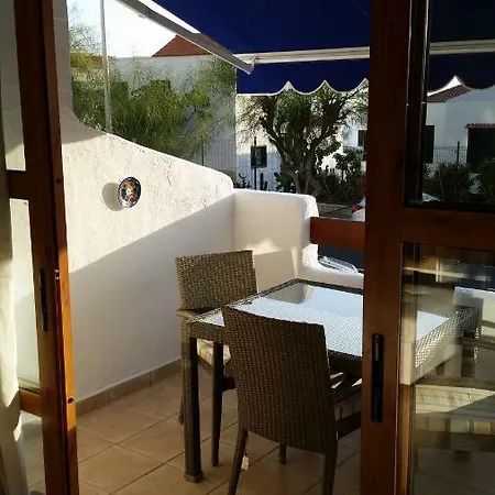 アパート Lovely Cristianos Heated Pool サンタクルスデテネリフェ